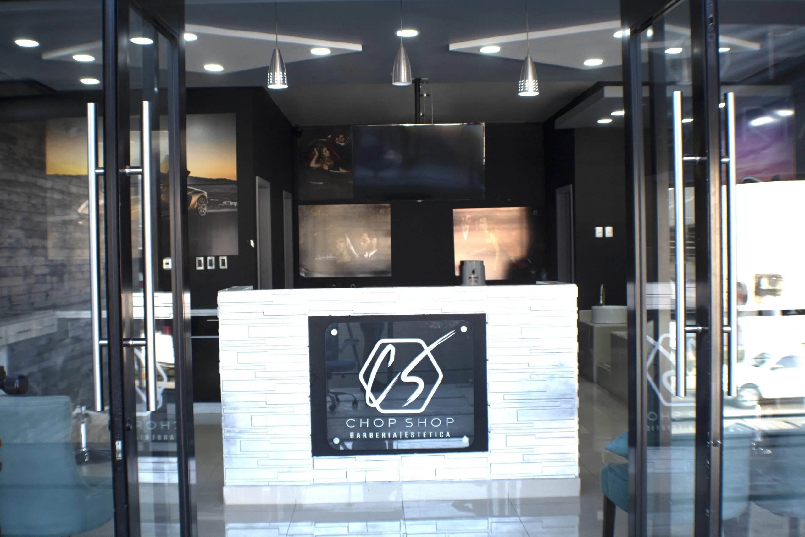 Beauty Salon and Barberia in Tijuana Reception